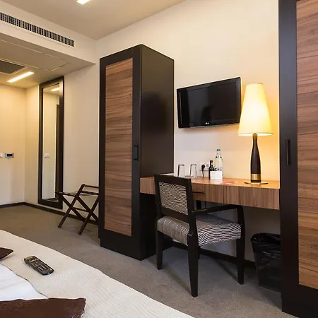 Dor Bucharest, Curio Collection By Hilton 4*